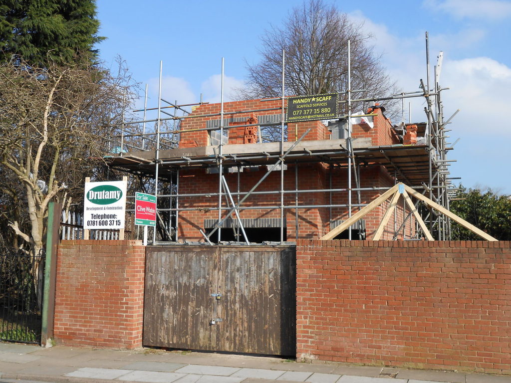 1280px-House_under_construction,_St_Peter's_Road,_Rock_Ferry